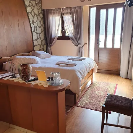 Semeli 3* Karpenísion